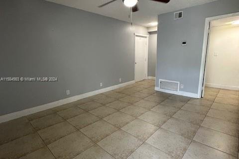 Condo in Tamarac, Florida, 1 bedroom  № 1175659 - photo 4