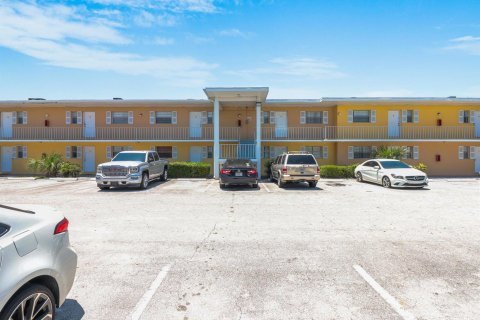 Condo in Lake Park, Florida, 2 bedrooms  № 1175130 - photo 19