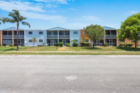 Condo in Lake Park, Florida, 2 bedrooms  № 1175130 - photo 22