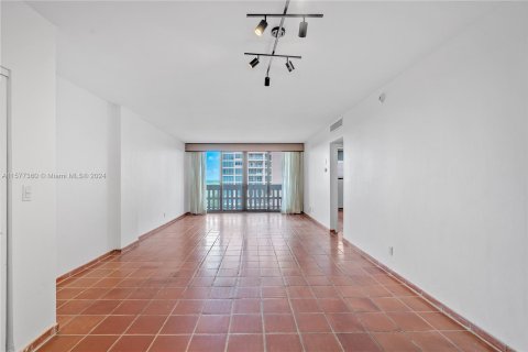 Condominio en venta en Coral Gables, Florida, 1 dormitorio, 84.54 m2 № 1151235 - foto 6