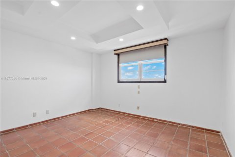 Condominio en venta en Coral Gables, Florida, 1 dormitorio, 84.54 m2 № 1151235 - foto 21