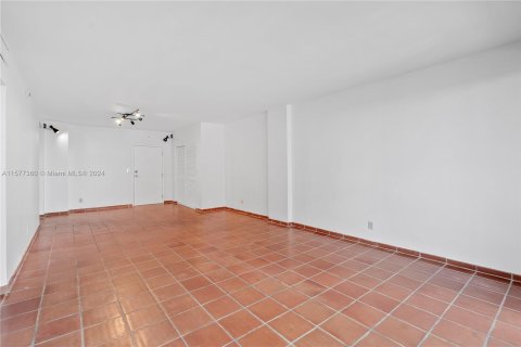 Condominio en venta en Coral Gables, Florida, 1 dormitorio, 84.54 m2 № 1151235 - foto 9