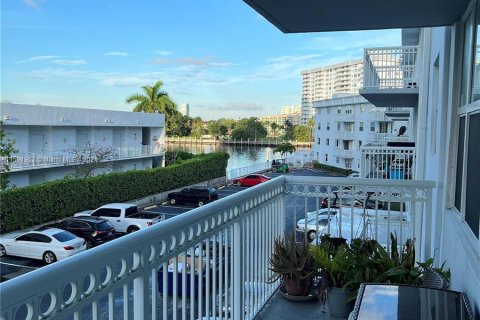 Condominio en venta en Hallandale Beach, Florida, 1 dormitorio, 65.03 m2 № 1181761 - foto 14