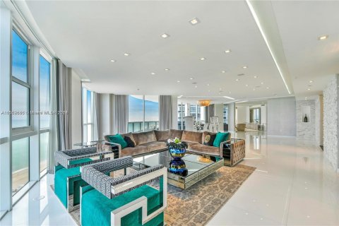 Condominio en venta en Sunny Isles Beach, Florida, 3 dormitorios, 375.79 m2 № 1091335 - foto 9