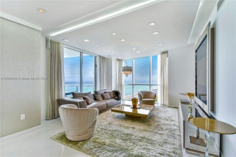 Condominio en venta en Sunny Isles Beach, Florida, 3 dormitorios, 375.79 m2 № 1091335 - foto 10