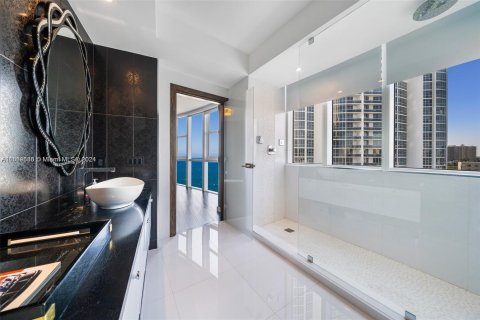 Condo in Sunny Isles Beach, Florida, 3 bedrooms  № 1091335 - photo 20