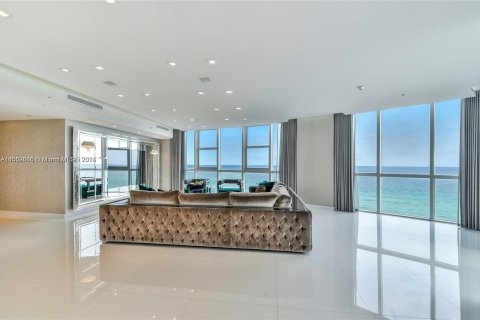 Condominio en venta en Sunny Isles Beach, Florida, 3 dormitorios, 375.79 m2 № 1091335 - foto 8