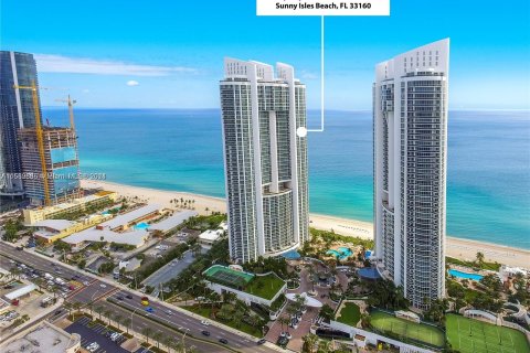 Copropriété à vendre à Sunny Isles Beach, Floride: 3 chambres, 375.79 m2 № 1091335 - photo 2