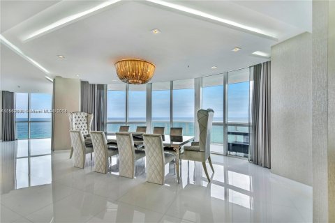 Copropriété à vendre à Sunny Isles Beach, Floride: 3 chambres, 375.79 m2 № 1091335 - photo 7