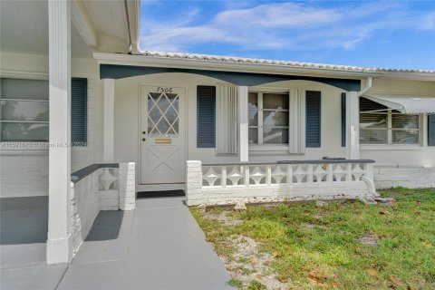 Villa ou maison à vendre à Tamarac, Floride: 2 chambres, 145.21 m2 № 1181695 - photo 5