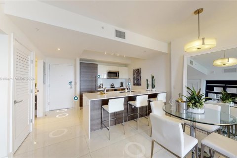 Condominio en venta en Coral Gables, Florida, 1 dormitorio, 68 m2 № 25995 - foto 20