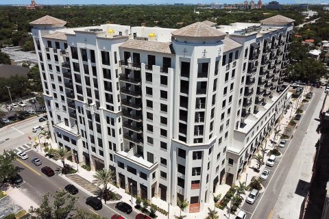 Condominio en venta en Coral Gables, Florida, 1 dormitorio, 68 m2 № 25995 - foto 1