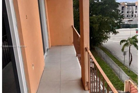 Condominio en venta en Hialeah, Florida, 2 dormitorios, 85.01 m2 № 1281087 - foto 13