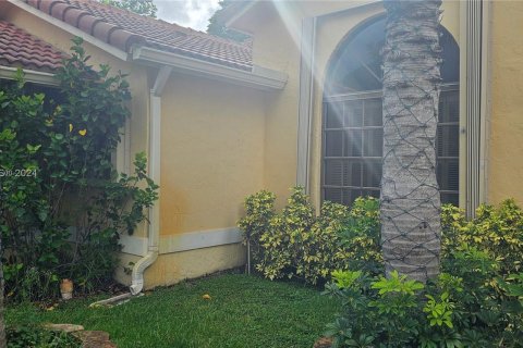 House in Weston, Florida 4 bedrooms, 250.56 sq.m. № 1316639 - photo 29