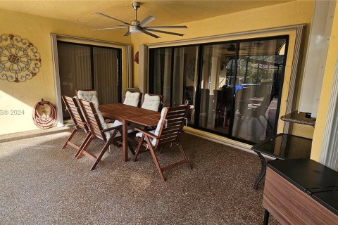 House in Weston, Florida 4 bedrooms, 250.56 sq.m. № 1316639 - photo 21