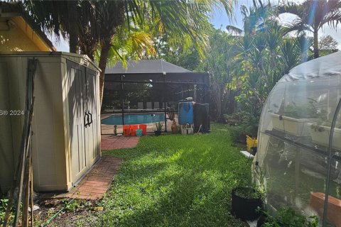 House in Weston, Florida 4 bedrooms, 250.56 sq.m. № 1316639 - photo 9