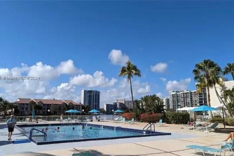 Condominio en venta en Hollywood, Florida, 2 dormitorios, 117.99 m2 № 1316634 - foto 4