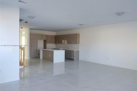 House in Miami, Florida 5 bedrooms, 110 sq.m. № 924955 - photo 8