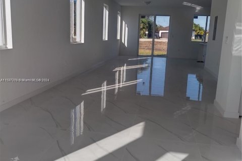 House in Miami, Florida 5 bedrooms, 110 sq.m. № 924955 - photo 7