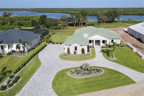 Villa ou maison à vendre à Punta Gorda, Floride: 4 chambres, 259.2 m2 № 639203 - photo 1