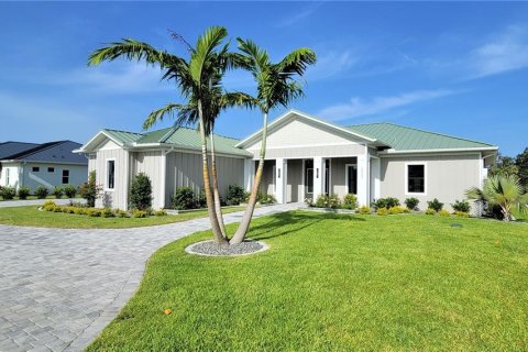 Villa ou maison à vendre à Punta Gorda, Floride: 4 chambres, 259.2 m2 № 639203 - photo 2