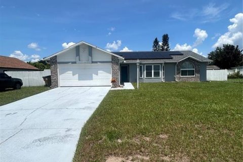 Villa ou maison à louer à Kissimmee, Floride: 3 chambres, 139.54 m2 № 1346050 - photo 1