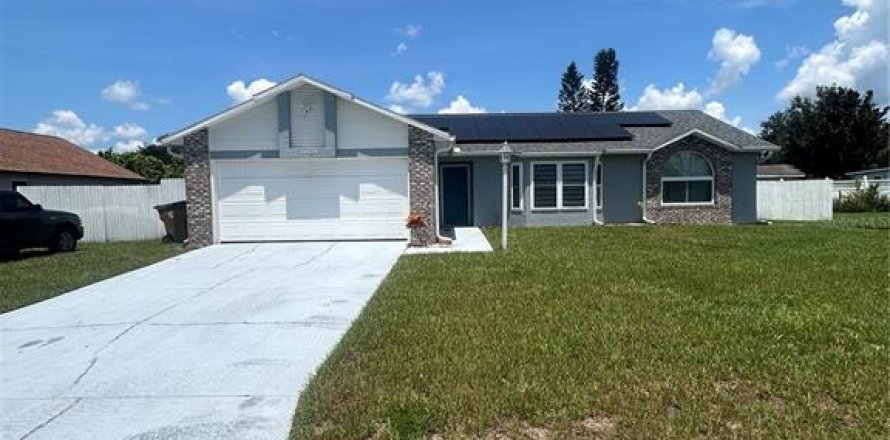 Villa ou maison à Kissimmee, Floride 3 chambres, 139.54 m2 № 1346050