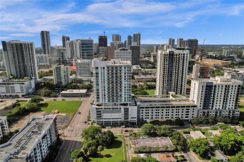 Condo in Fort Lauderdale, Florida, 2 bedrooms  № 1345828 - photo 2