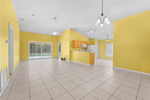 House in Davenport, Florida 5 bedrooms, 172.24 sq.m. № 1336896 - photo 6