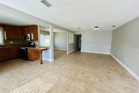 Propiedad comercial en venta en Punta Gorda, Florida, 4 dormitorios, 223.34 m2 № 1336823 - foto 4