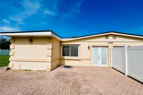 Immobilier commercial à vendre à Punta Gorda, Floride: 4 chambres, 223.34 m2 № 1336823 - photo 3