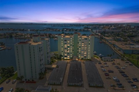 Condominio en venta en Saint Pete Beach, Florida, 1 dormitorio, 78.32 m2 № 1336824 - foto 23