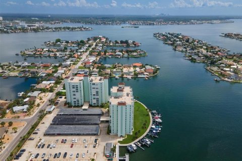 Condo in Saint Pete Beach, Florida, 1 bedroom  № 1336824 - photo 20