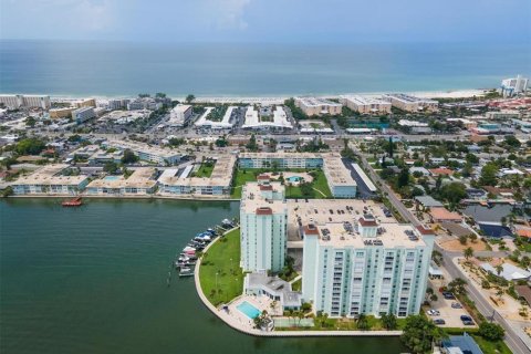 Condominio en venta en Saint Pete Beach, Florida, 1 dormitorio, 78.32 m2 № 1336824 - foto 22