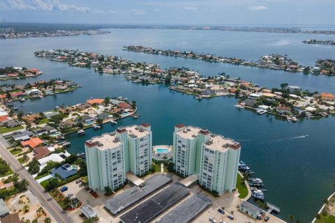 Condo in Saint Pete Beach, Florida, 1 bedroom  № 1336824 - photo 19