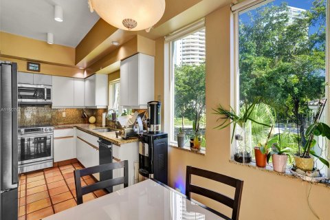 Condo in Aventura, Florida, 2 bedrooms  № 927369 - photo 11