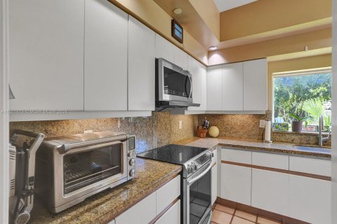 Copropriété à vendre à Aventura, Floride: 2 chambres, 180.69 m2 № 927369 - photo 14