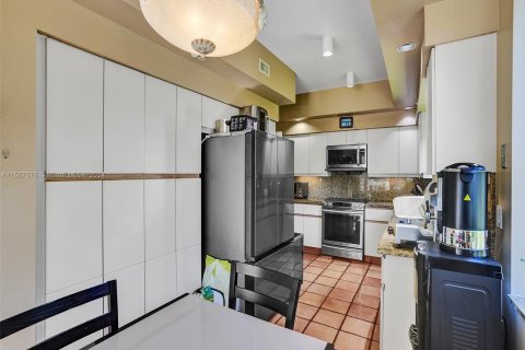 Condo in Aventura, Florida, 2 bedrooms  № 927369 - photo 12