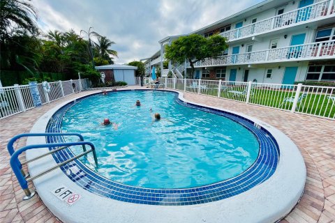 Condo in Lauderdale-by-the-Sea, Florida, 1 bedroom  № 1145906 - photo 10