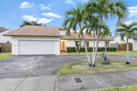 House in Miami, Florida 4 bedrooms, 186.64 sq.m. № 1412086 - photo 3