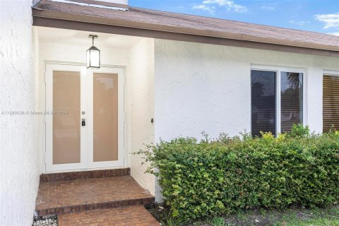 House in Miami, Florida 4 bedrooms, 186.64 sq.m. № 1412086 - photo 4