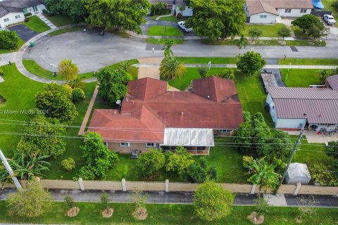 Casa en venta en Miami, Florida, 4 dormitorios, 213.77 m2 № 1412084 - foto 29