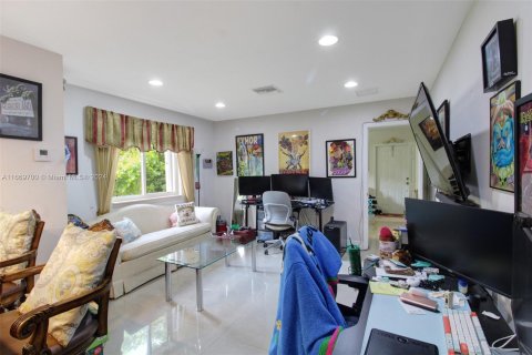 Casa en venta en Miami, Florida, 4 dormitorios, 213.77 m2 № 1412084 - foto 15