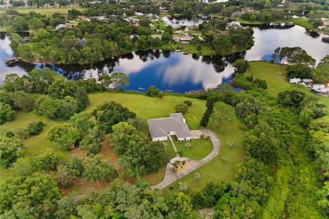 House in Deltona, Florida 4 bedrooms, 257.53 sq.m. № 1349401 - photo 2