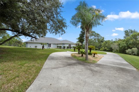 House in Deltona, Florida 4 bedrooms, 257.53 sq.m. № 1349401 - photo 10