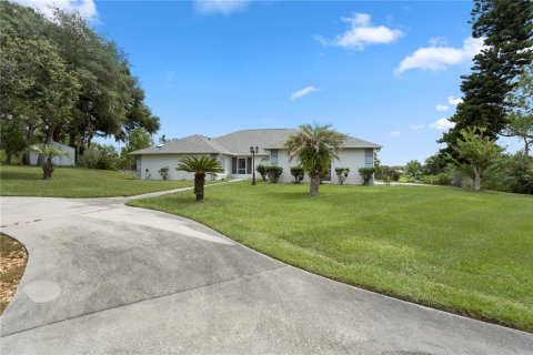 House in Deltona, Florida 4 bedrooms, 257.53 sq.m. № 1349401 - photo 11