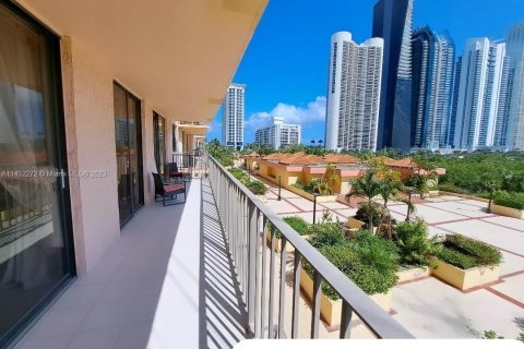 Copropriété à louer à Sunny Isles Beach, Floride: 2 chambres, 140 m2 № 715996 - photo 2