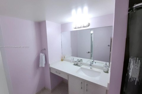 Copropriété à louer à Sunny Isles Beach, Floride: 2 chambres, 140 m2 № 715996 - photo 19