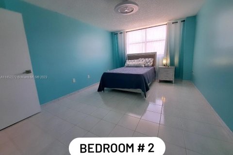 Condo in Sunny Isles Beach, Florida, 2 bedrooms  № 715996 - photo 16