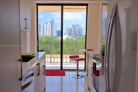 Copropriété à louer à Sunny Isles Beach, Floride: 2 chambres, 140 m2 № 715996 - photo 4